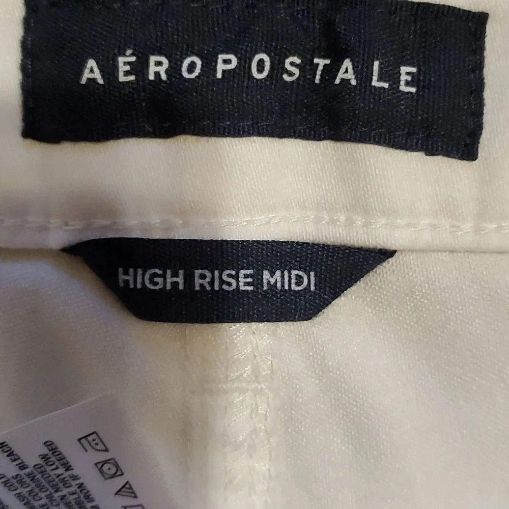 Aeropostale White High rise Midi Shorts Size 4